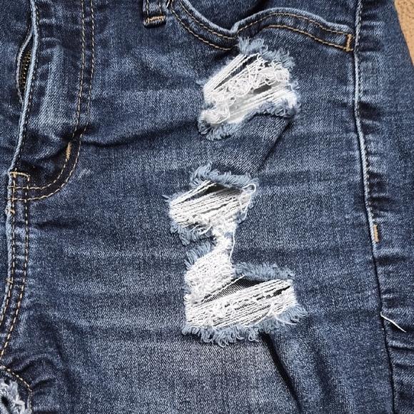SO Women's Distressed Jean Shorts - Dark Blue Size 7/28W - Picture 3 of 13